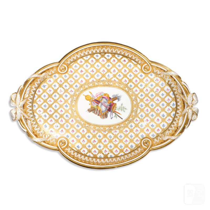 A large Sèvres hard-paste tray (plateau à rubans or plateau ovale polylobé), circa 1775